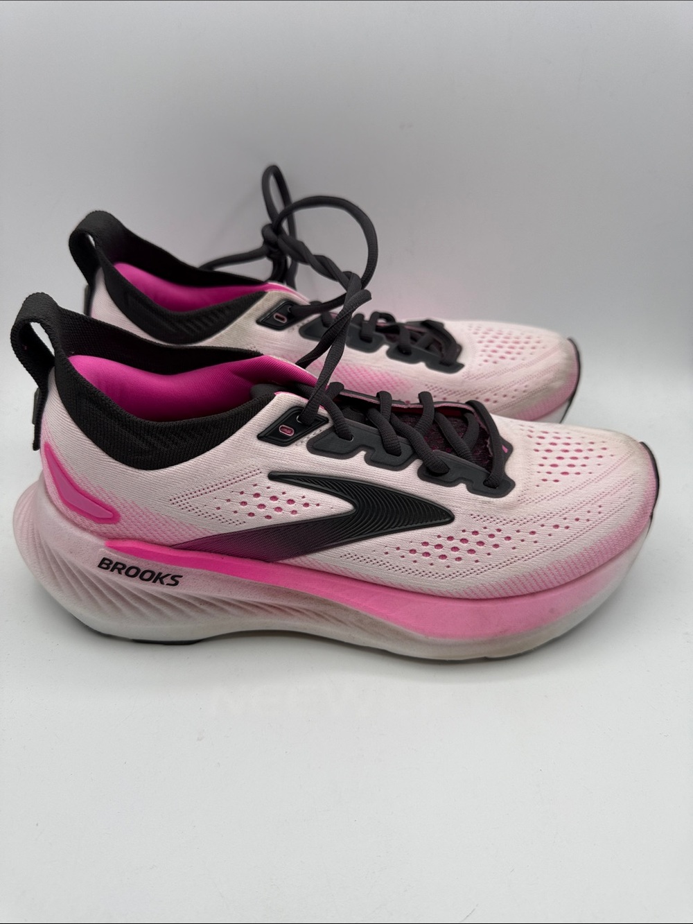 Brooks Glycerin 23 women’s 7.5 Pink and Black Running Shoes S1
